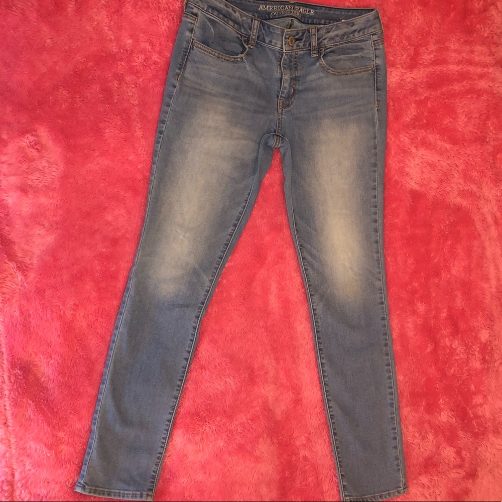 American Eagle light-wash jegging